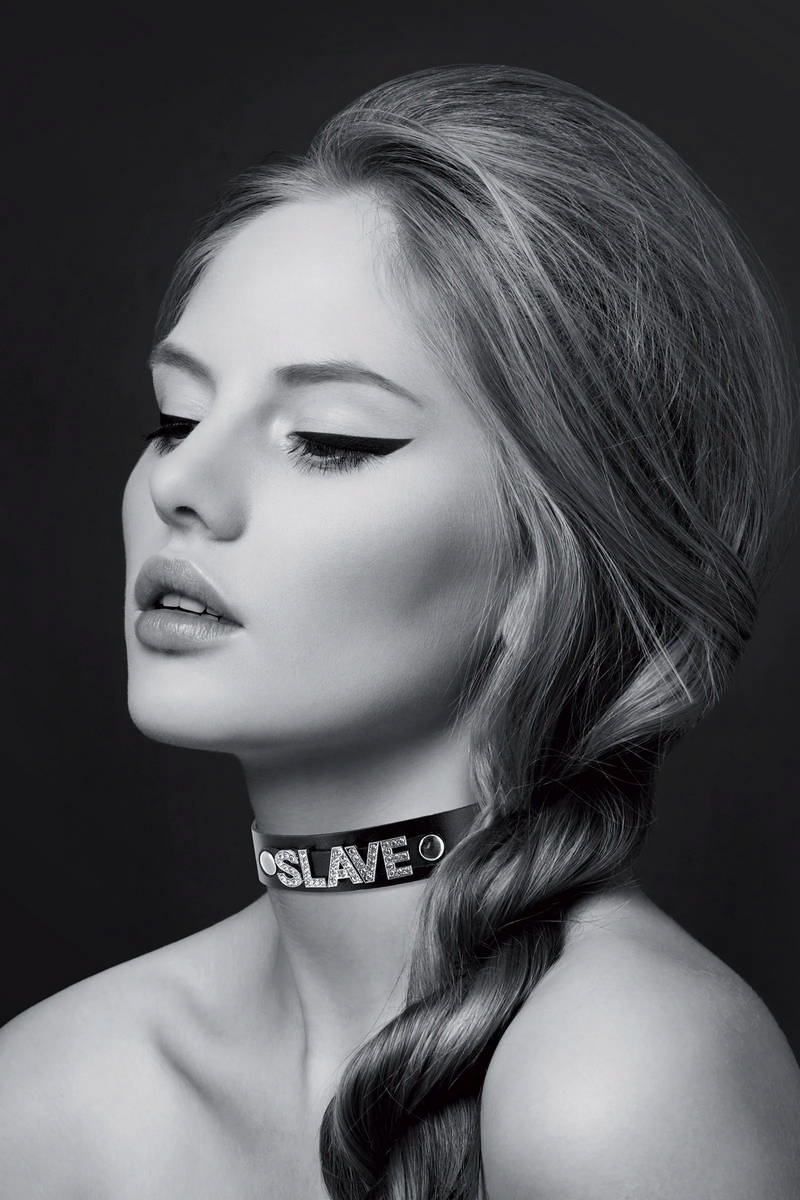 Чокер с надписью Slave COLLIER STRASS SLAVE CUIR BOVIN