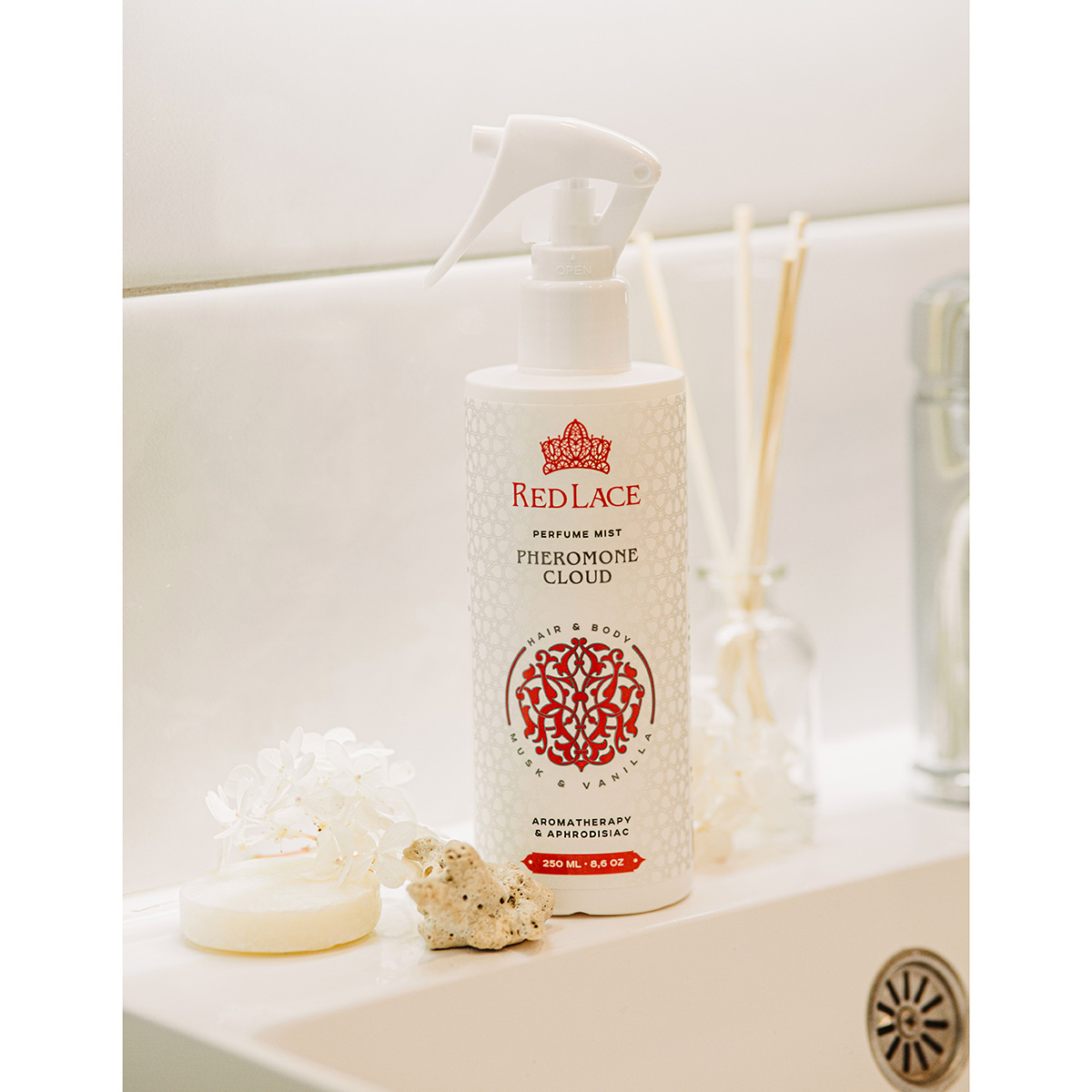 Red Lace Парфюмированный мист с феромонами Red Lace Pheromone Cloud Ваниль & Белый мускус 250 мл