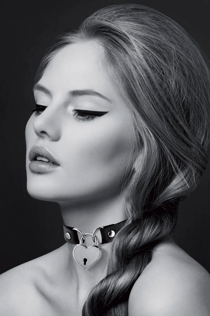 Чокер с замком сердце COLLIER PENDENTIF COEUR NOIR